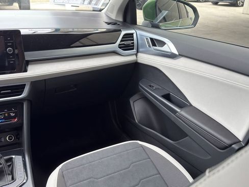 New 2026 Volkswagen Taos SE image 25