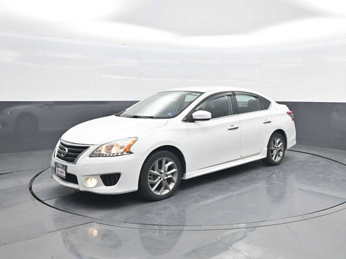 Used 2014 Nissan Sentra SR w/ SR Driver Package FWD image 4
