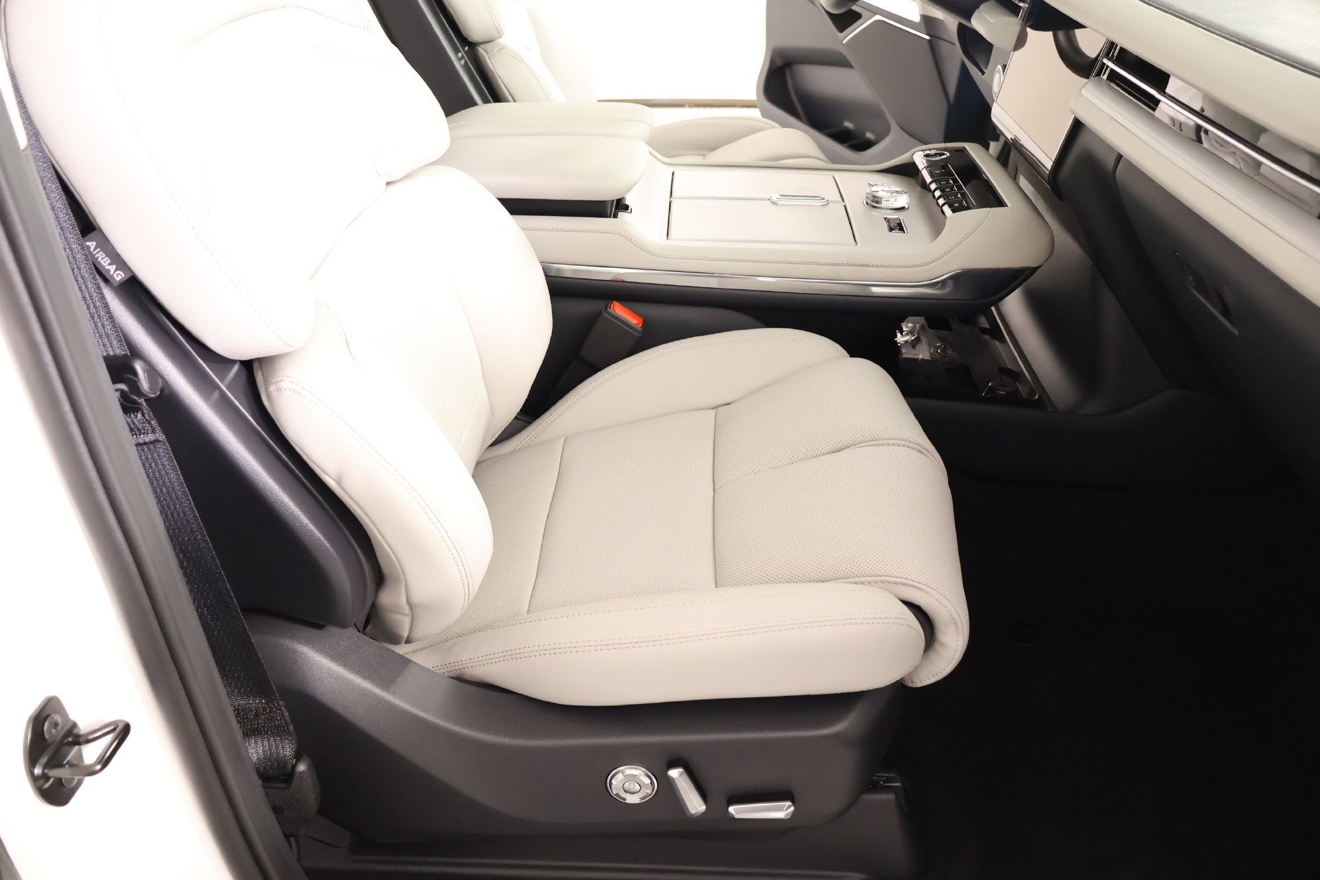 New 2026 Lincoln Navigator Premiere AWD/4WD image 15