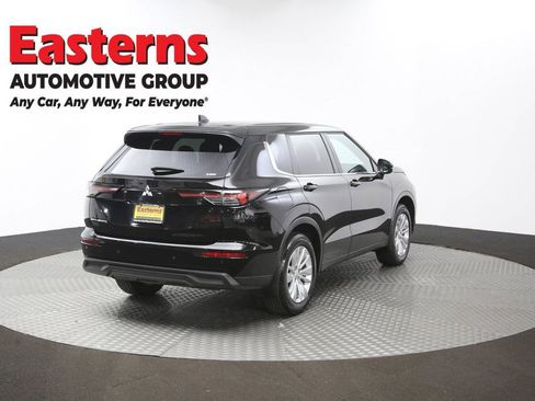 Used 2025 Mitsubishi Outlander ES image 40