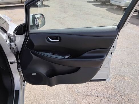 Used 2013 Nissan Leaf SL w/ Premium Pkg image 14