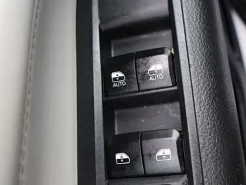 Used 2025 Jeep Compass Limited AWD/4WD image 18
