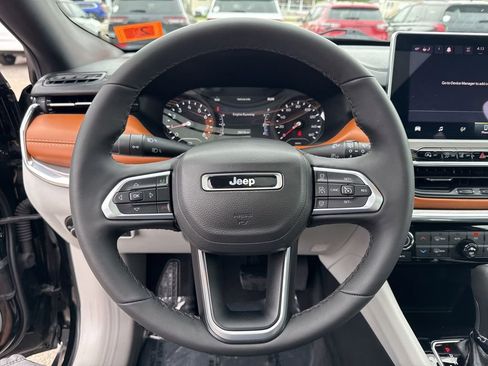 Certified 2023 Jeep Compass Limited w/ Sun and Sound Group AWD/4WD image 9