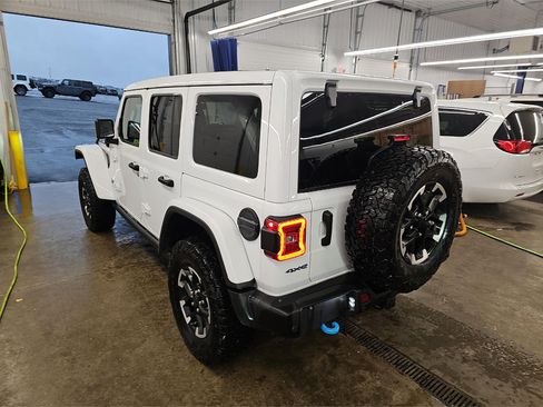 Used 2024 Jeep Wrangler Unlimited Rubicon 4xe AWD/4WD image 8