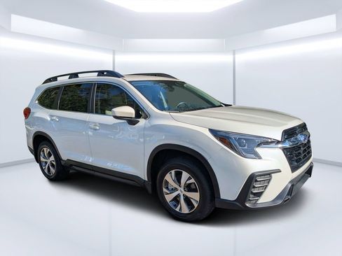 Certified 2025 Subaru Ascent Premium AWD/4WD image 1