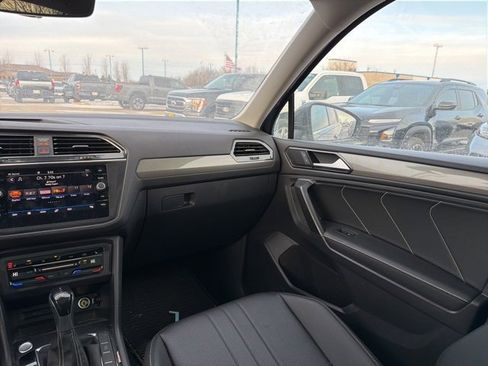 Used 2023 Volkswagen Tiguan SE image 15