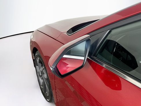 Used 2024 Hyundai Elantra Limited image 16