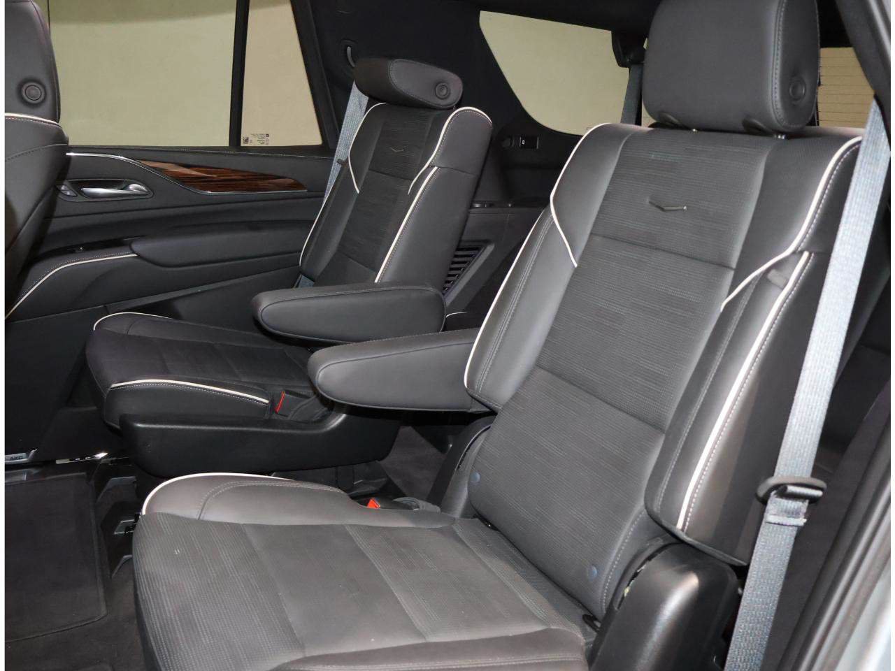 Used 2024 Cadillac Escalade Premium Luxury w/ Performance Package AWD/4WD image 14