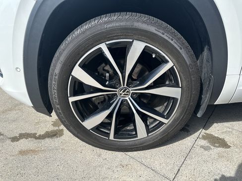 Used 2024 Volkswagen Atlas SEL Premium R-Line AWD/4WD image 31