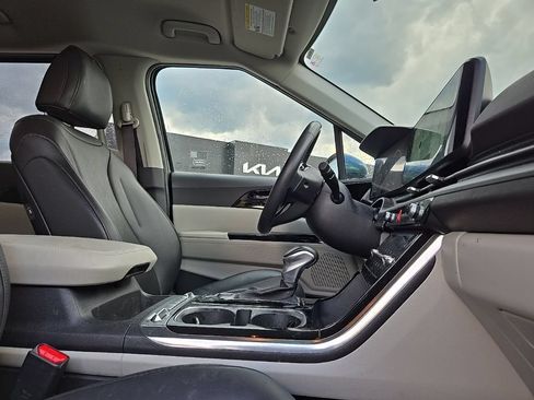 Certified 2024 Kia Carnival SX FWD image 36