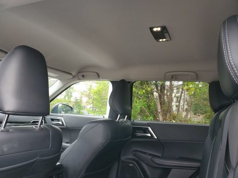 Used 2025 Mitsubishi Outlander SE AWD/4WD image 17
