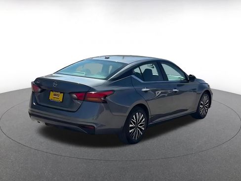 Used 2025 Nissan Altima 2.5 SV image 14