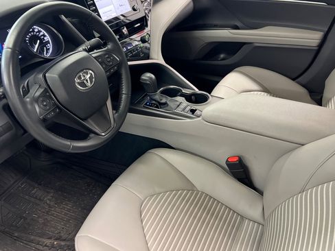 Used 2023 Toyota Camry SE image 9