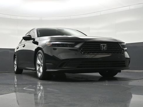 Used 2023 Honda Accord LX image 32