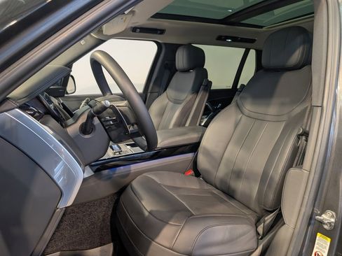 Used 2024 Land Rover Range Rover Long Wheelbase SE image 13