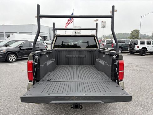 Used 2025 Toyota Tacoma TRD Off-Road AWD/4WD image 17