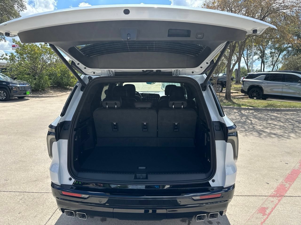 New 2027 Chevrolet Traverse RS FWD image 28