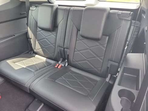 Used 2024 Volkswagen Atlas SE FWD image 10