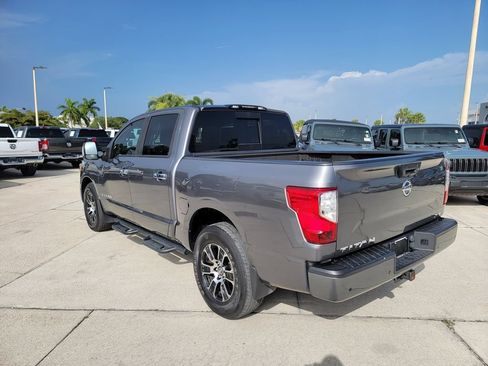 Used 2021 Nissan Titan SV w/ SV Convenience Package RWD image 3