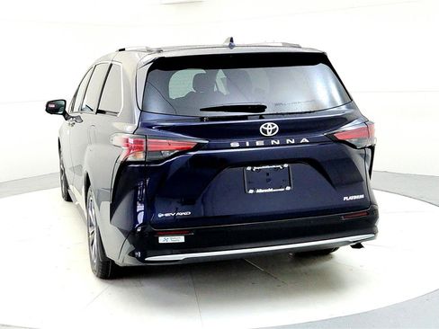 New 2026 Toyota Sienna Platinum image 5