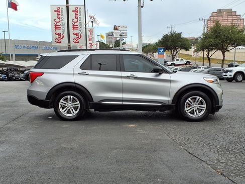 Certified 2024 Ford Explorer XLT RWD image 5