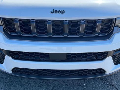 New 2026 Jeep Grand Cherokee Altitude image 33