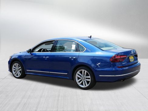 Used 2017 Volkswagen Passat 1.8T SEL Premium FWD image 5