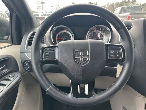 Used 2016 Dodge Grand Caravan SXT image 17