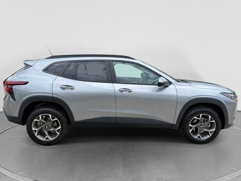 Used 2024 Chevrolet Trax LT FWD image 7