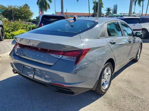Certified 2022 Hyundai Elantra SE image 6