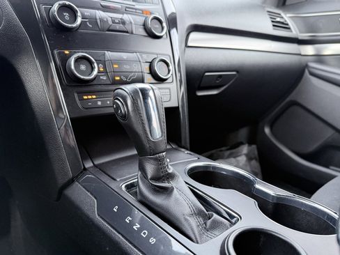 Used 2018 Ford Explorer XLT image 19