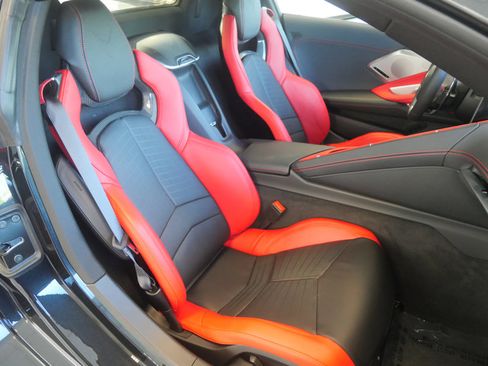Used 2024 Chevrolet Corvette Z06 RWD image 16