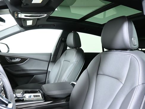 Used 2025 Audi Q8 Premium image 15