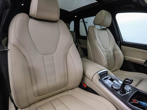 Used 2022 BMW X5 xDrive40i w/ Premium Package image 32