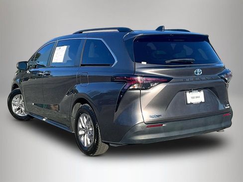 Used 2023 Toyota Sienna XLE image 8