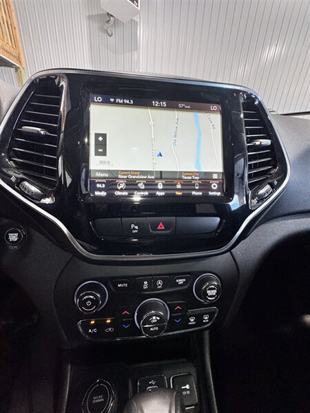 Used 2019 Jeep Cherokee Limited AWD/4WD image 12