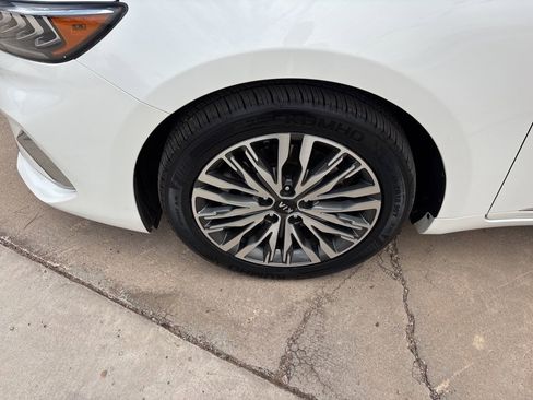 Used 2020 Kia Cadenza Technology image 9