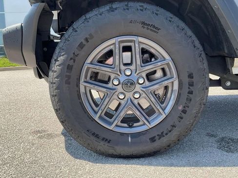 Used 2025 Jeep Wrangler Sport S AWD/4WD image 9