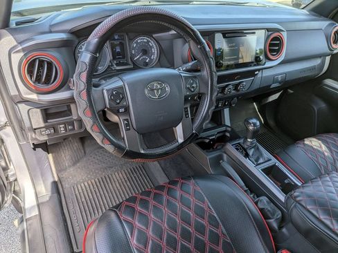 Used 2019 Toyota Tacoma TRD Sport AWD/4WD image 16