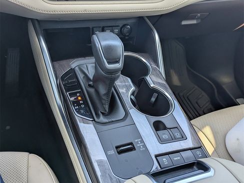 Used 2021 Toyota Highlander Limited image 21