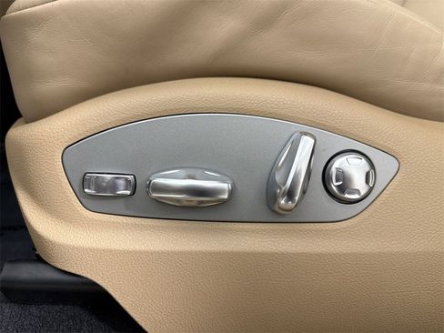 Certified 2025 Porsche Macan image 40