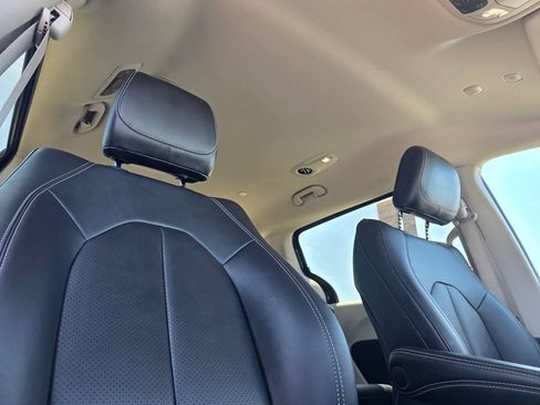 Certified 2024 Chrysler Pacifica Limited FWD image 23