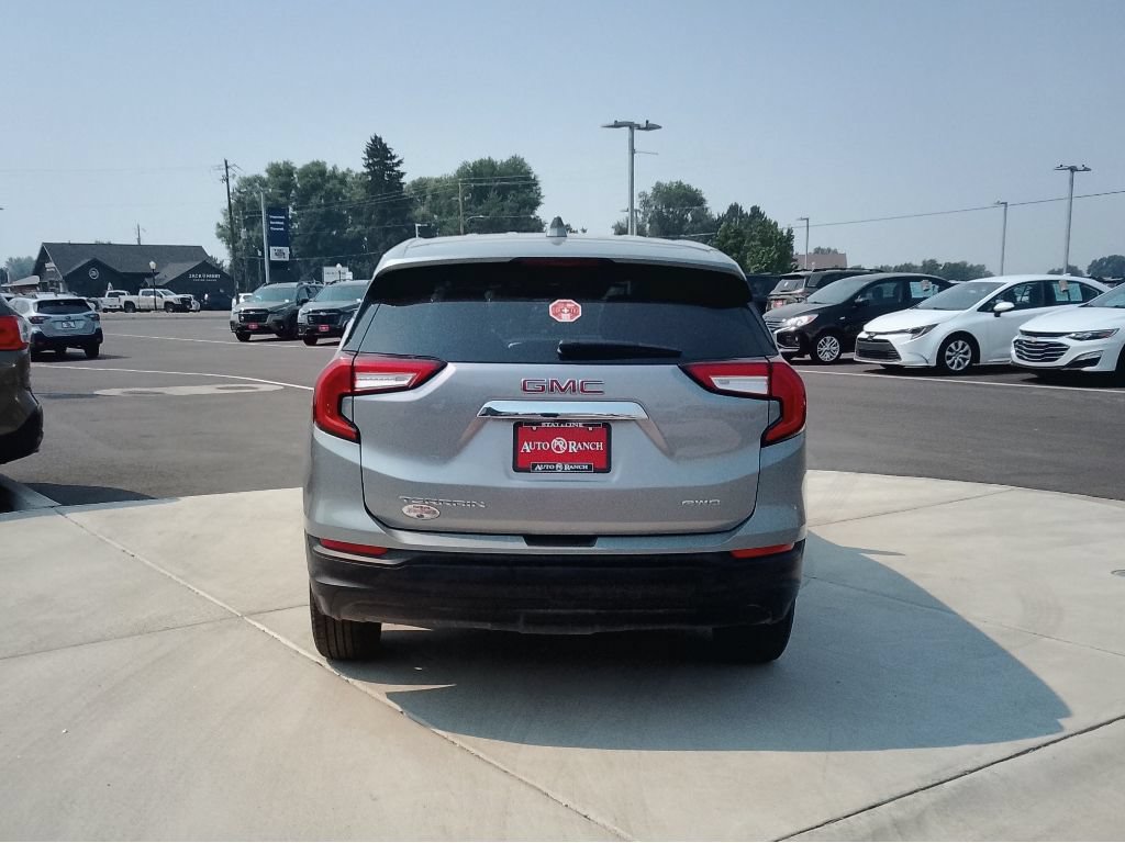 Used 2024 GMC Terrain SLE AWD/4WD image 4