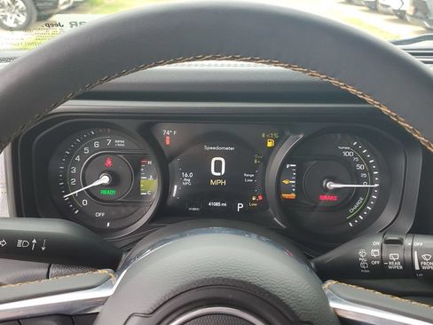 Used 2024 Jeep Wrangler Unlimited Sahara AWD/4WD image 31