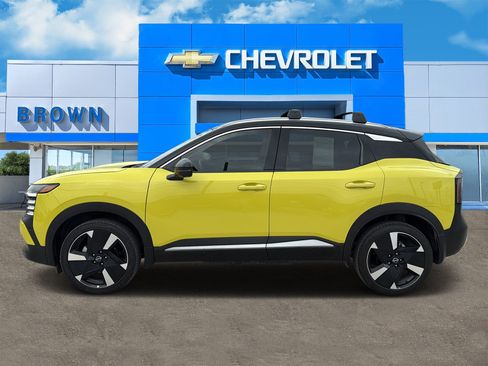 Used 2025 Nissan Kicks SR FWD image 5