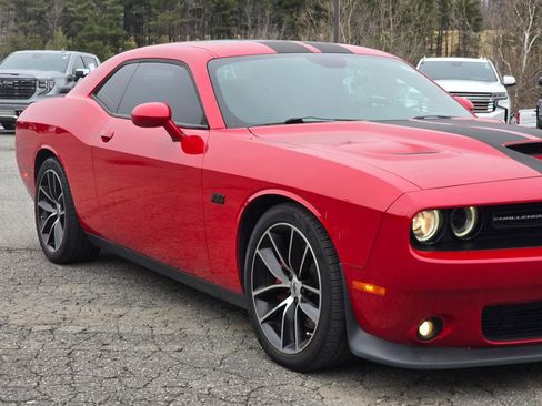 Used 2017 Dodge Challenger R/T Scat Pack w/ Leather Interior Group image 49