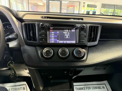 Used 2018 Toyota RAV4 LE FWD image 14