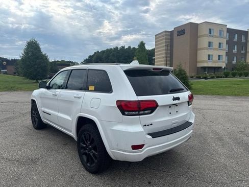 Used 2018 Jeep Grand Cherokee Altitude AWD/4WD image 3