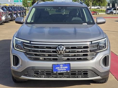 Used 2025 Volkswagen Atlas SE AWD/4WD image 3