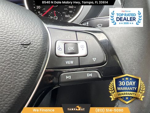 Used 2020 Volkswagen Tiguan SE image 38